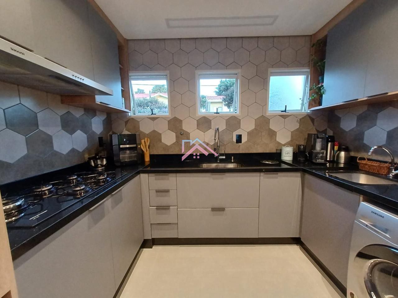 975cfe20-fcc6-4ef6-bc0f-678b9239239c